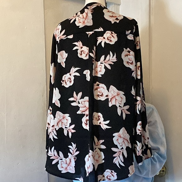 Black blouse - Picture 3 of 4